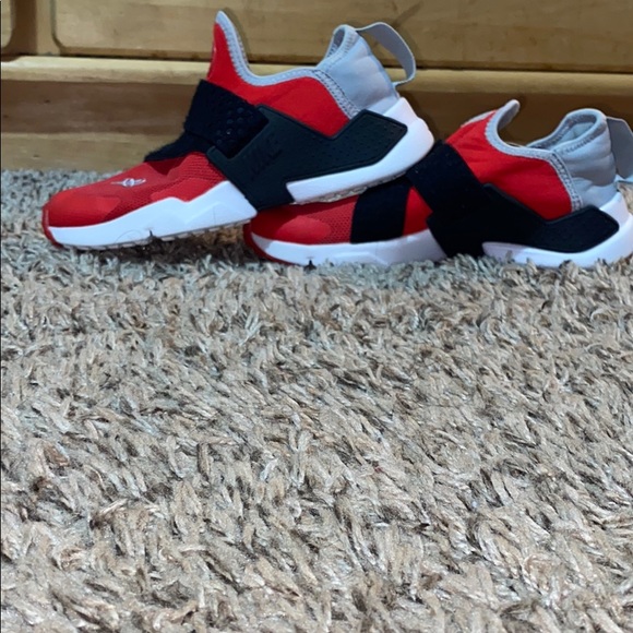red huaraches grade school
